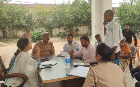 Hardoi : थाना समाधान दिवस- जॉइंट मजिस्ट्रेट ने जनसमस्याओं पर दिए सख्त निर्देश, बालिका विद्यालय में छात्राओं को सशक्तिकरण के लिए किया जागरूक