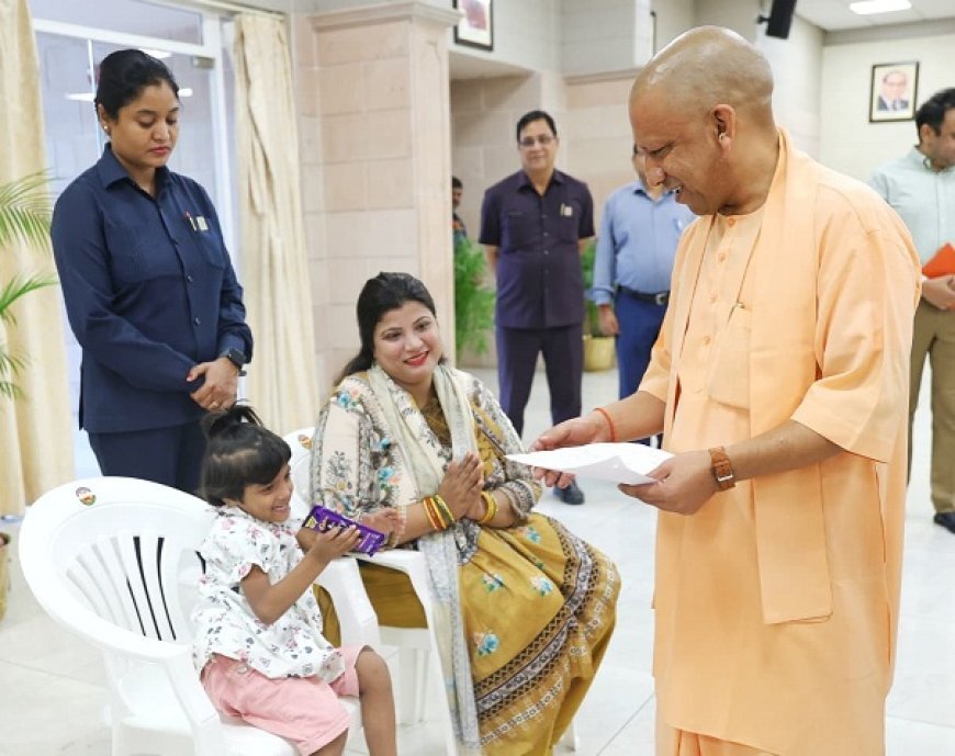 मुख्यमंत्री का दिखा बालप्रेम का नया रूप: स्कूल में प्रवेश को लेकर 'जनता दर्शन' में मां संग सीएम से मिली थीं नन्ही मायरा। 