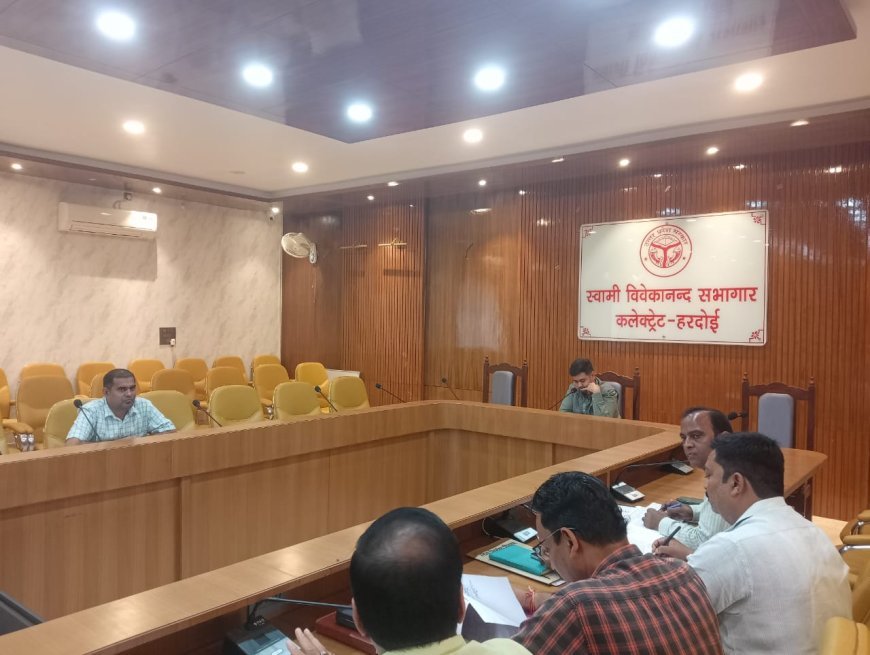 Hardoi : सबसे खराब सड़कों को तत्काल गड्ढा मुक्त करायें:- जिलाधिकारी