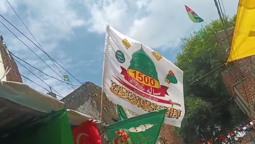 Sambhal : ईद मिलादुन्नबी पर 1500 साला झंडे की बढ़ी मांग, बाजारों में रौनक