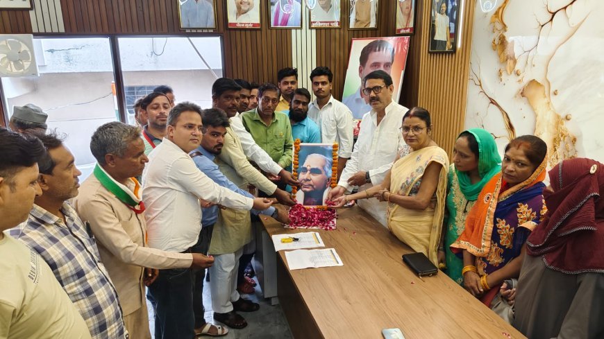 Sambhal : पूर्व मुख्यमंत्री कमलापति त्रिपाठी की जयंती पर कांग्रेसजनों ने अर्पित किए श्रद्धा सुमन