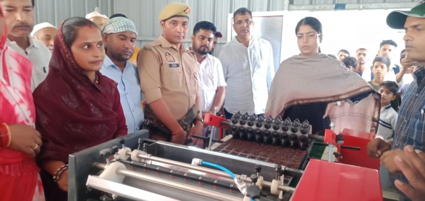 Hardoi : पुणे महाराष्ट्र द्वारा निर्मित हाईटेक नर्सरी का CDO सान्या छाबड़ा ने किया निरीक्षण