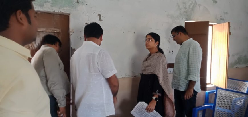 Hardoi : हरदोई में ग्राम पंचायत सचिवालय का निरीक्षण, CDO ने दिए आयुष्मान कार्ड और सुविधाओं में सुधार के निर्देश