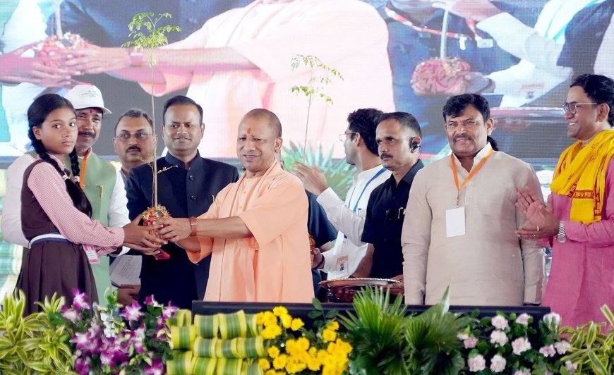 Lucknow : पौधरोपण महाभियान-2025 : शिक्षकों के सम्मान में सभी वन प्रभाग लगाएंगे 'एक पेड़ गुरु के नाम'