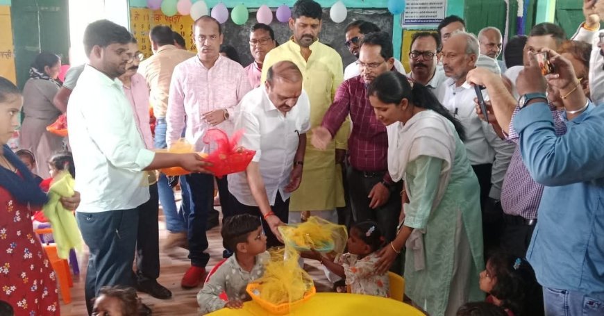 Hardoi : सांसद जय प्रकाश रावत ने किया अस्योली में वालवाटिका और बच्चों के उन्मुखीकरण कार्यक्रम का शुभारंभ