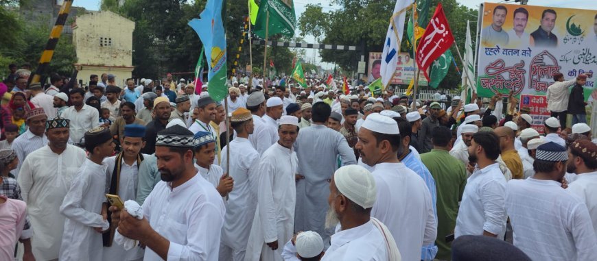 Uttrakhand : ईद-ए-मिलाद-उन-नबी का जुलूस बड़ी शान ए शौकत के साथ निकला गया, हजरत मोहम्मद साहब के बताए हुए रास्ते पर चलेंगे