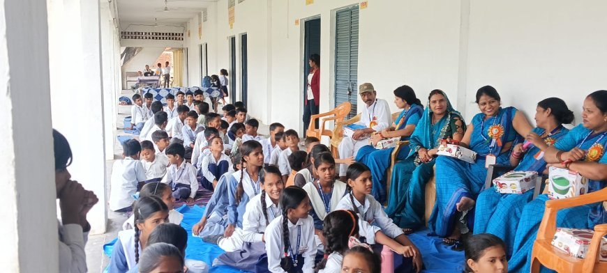 Sitapur : गुरु पर्व पर शिक्षक दिवस समारोह, विद्यार्थियों ने निभाई अध्यापक की भूमिका