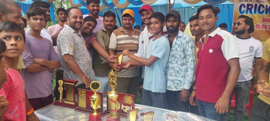 Sitapur : गोपालपुर क्रिकेट टूर्नामेंट - मधवापुर ने दारानगर को हराकर सेमीफाइनल में बनाई जगह