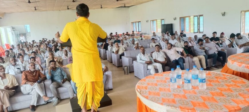 Sambhal : नेकपुर न्याय पंचायत को अमरोहा में शामिल करने की मांग तेज, भवालपुर में हुई ग्रामीणों की बड़ी बैठक