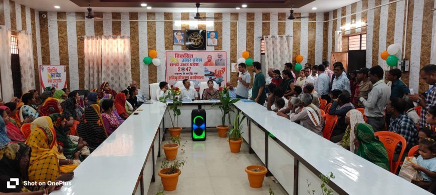 Hardoi : संडीला में समर्थ उत्तर प्रदेश-विकसित उत्तर प्रदेश अभियान के तहत प्रबुद्धजनों का भ्रमण