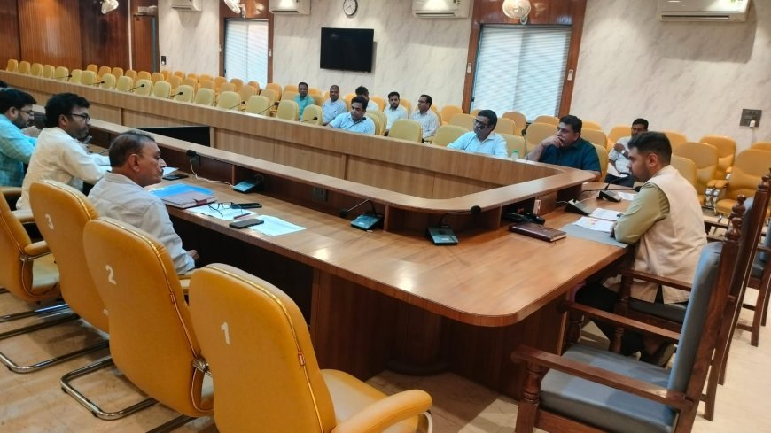 Hardoi : मुख्यमंत्री युवा उद्यमी योजना में ऋण अवमुक्तिकरण में देरी न की जायेः- जिलाधिकारी