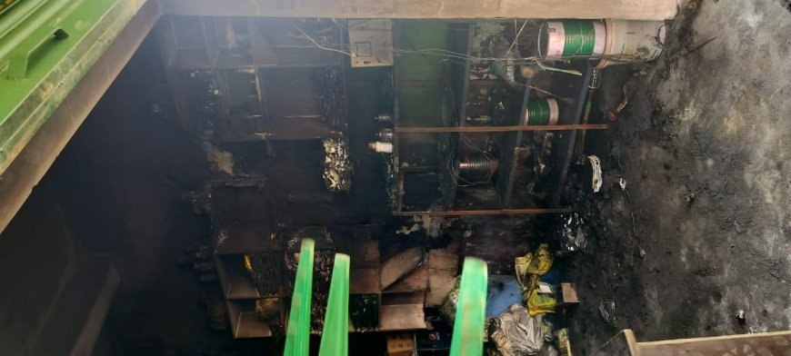 Sitapur : खाद की दुकान में लगी भीषण आग, लाखों का सामान जलकर राख