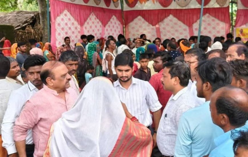 Hardoi : अरवल में बाढ़ प्रभावित गांवों का सांसद जयप्रकाश  ने किया दौरा, राहत किट बांटी, सड़क निर्माण का वादा किया