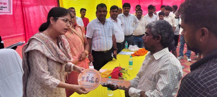 Hardoi : लोन्हारा में ग्रामीण चौपाल- मुख्य विकास अधिकारी ने सुनीं समस्याएं, त्वरित समाधान के दिए निर्देश