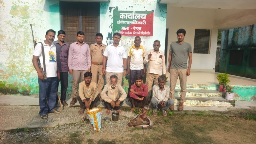 Pilibhit : पीलीभीत टाइगर रिजर्व में चीतल का शिकार करने वाले चार शिकारियों को वन कर्मियों ने पकड़ा, तीन भागने में सफल