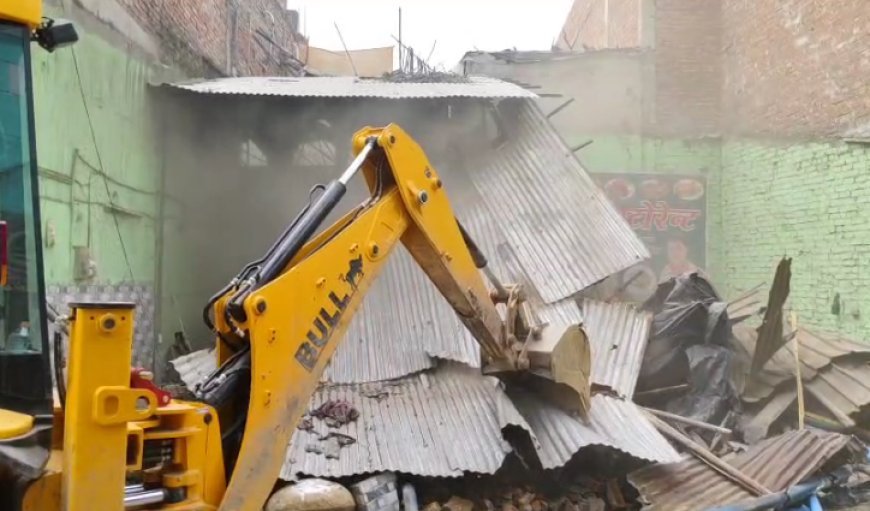 Sambhal : ग्राम दातावली व अजीतपुर में अवैध प्लाटिंग पर एसडीएम की बड़ी कार्रवाई, बिना नक्शा पास कराए निर्माण को किया ध्वस्त