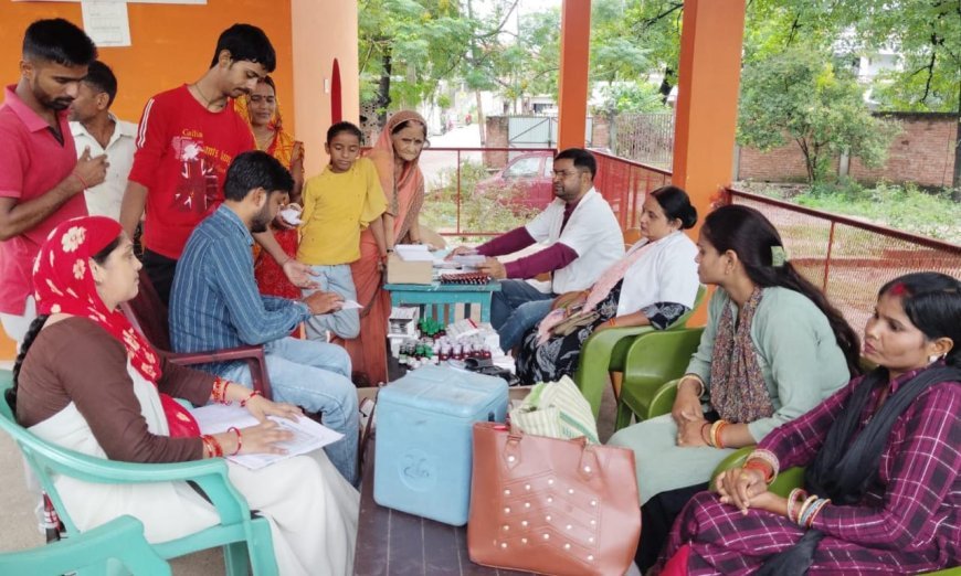 Sitapur : निःशुल्क स्वास्थ्य शिविर में 138 मरीजों की जांच कर दी दवाइयां