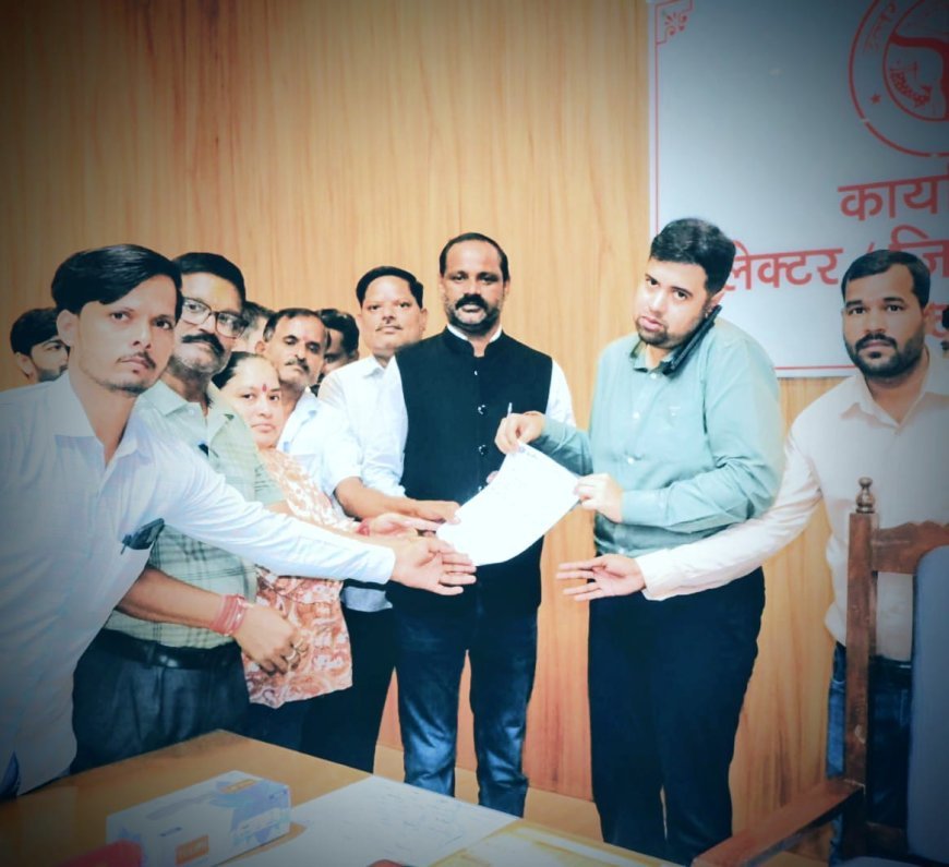 Hardoi : हरदोई में ग्रामीण पत्रकारों ने सात सूत्रीय मांगों के लिए जिलाधिकारी को सौंपा ज्ञापन