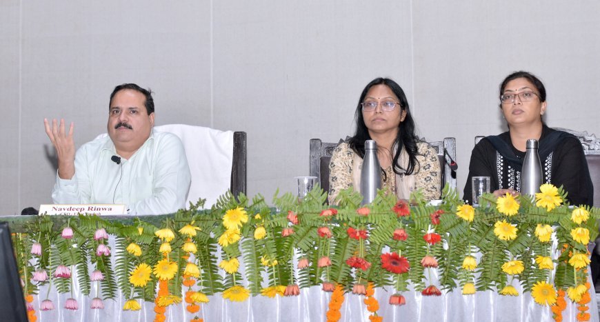 Lucknow : लखनऊ में सहायक निर्वाचक रजिस्ट्रीकरण अधिकारियों और बूथ लेवल अधिकारियों को प्रशिक्षण