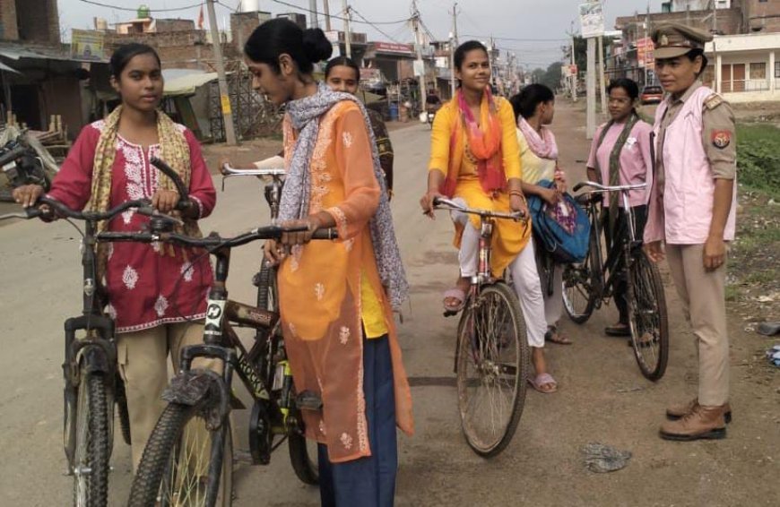 Hardoi : एंटी रोमियो अभियान के तहत महिलाओं व छात्राओं को किया गया जागरूक