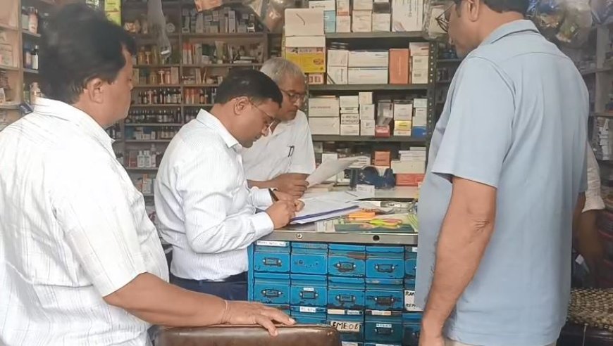 Sambhal : प्रशासन की छापेमारी में बड़ी कार्रवाई, रेड क्रॉस मेडिकल सील, दोनों मेडिकल स्टोर को नोटिस जारी