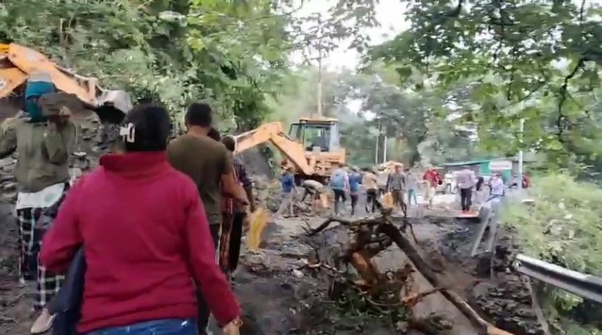 Mussorie : भारी बारिश और भूस्खलन के बाद बेली ब्रिज से राहत, 2500 पर्यटक सुरक्षित