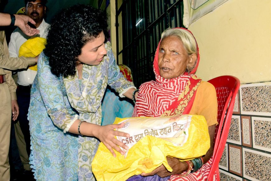 Lakhimpur- Kheri : योगी सरकार ने खीरी में पेश की जनसहभागिता की मिसाल, 5 हजार सीएसआर स्पेशल किट बनीं बाढ़ पीड़ितों का संबल