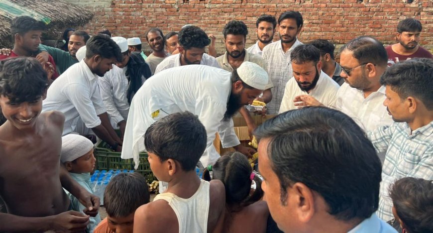 Sitapur : गांजर में बाढ़ पीड़ितों की मदद के लिए आगे आए संगठन, अखिल भारतीय मानवाधिकार समिति व मुस्लिम सेवा संघ ने संयुक्त रूप से वितरित की राहत सामग्री