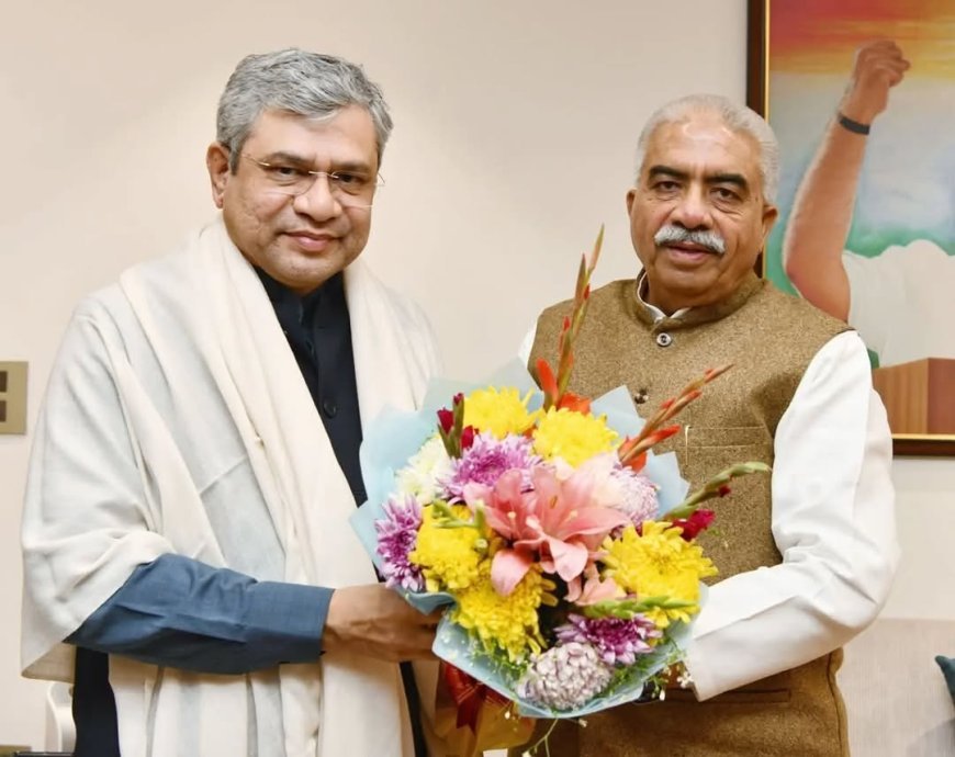 Lucknow : मंत्री राकेश सचान के प्रयासों से पुखरायां स्टेशन पर दो महत्वपूर्ण ट्रेनों का प्रायोगिक ठहराव स्वीकृत