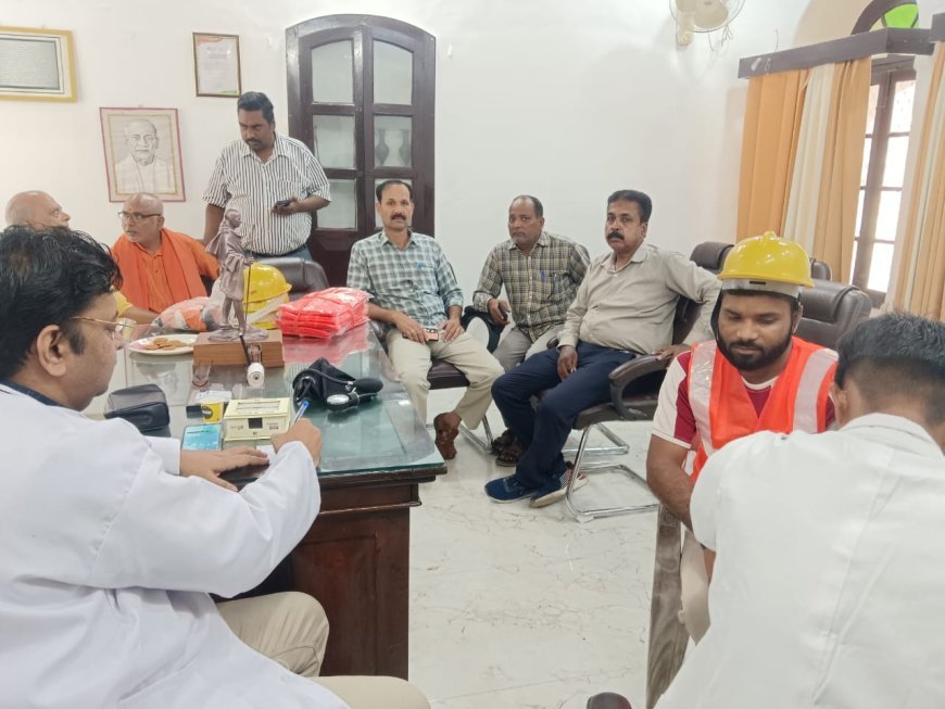 Hardoi : स्वच्छता ही सेवा अभियान के तहत सफाई मित्र सुरक्षा शिविर का आयोजन