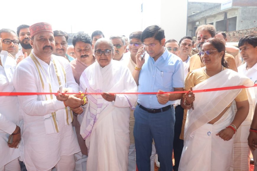 Sambhal : प्रधानमंत्री के जीवन व योजनाओं पर आधारित प्रदर्शनी का राज्य मंत्री गुलाब देवी ने किया उद्घाटन