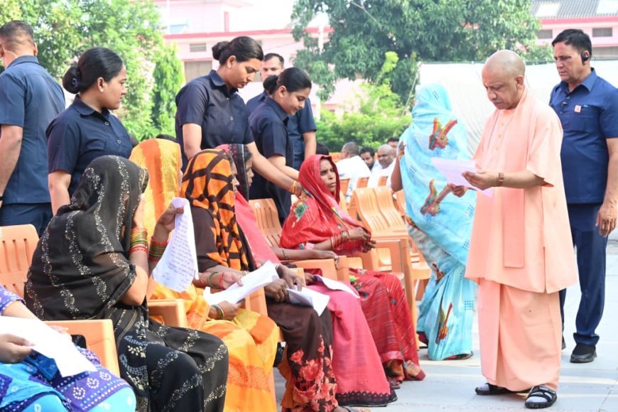 Gorakhpur : हर जरूरतमंद को दिलाएं कल्याणकारी योजनाओं का लाभ : सीएम योगी