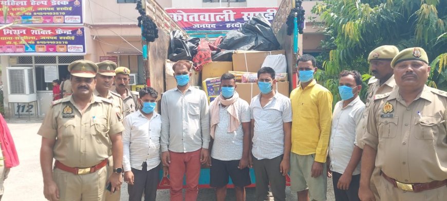 Hardoi : संडीला में पिकअप से भारी मात्रा में अवैध पटाखे बरामद, 6 लोगों को पुलिस ने किया गिरफ्तार