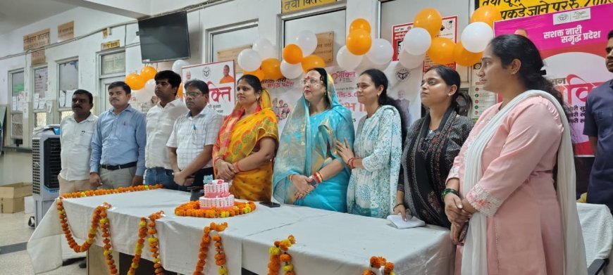 Hardoi : मिशन शक्ति फेज-5.0 के तहत कन्या जन्मोत्सव के आयोजन में मां-बेटी को दिए उपहार, जिला पंचायत अध्यक्ष प्रेमावती और महिला मोर्चा अध्यक्ष अलका गुप्ता ने शुभारंभ किया