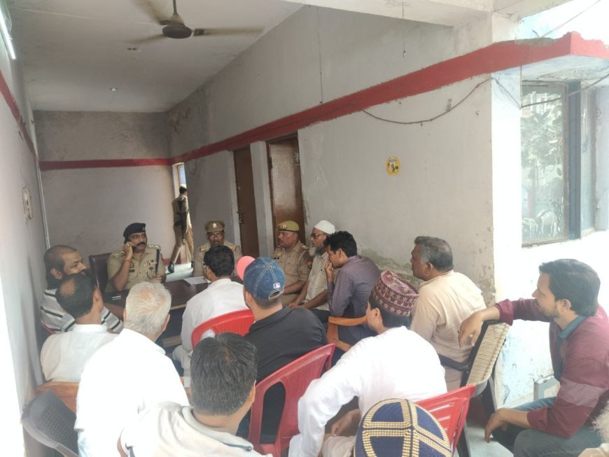 Hardoi : त्योहारों पर शांति व्यवस्था बनाए रखने को लेकर धर्मगुरुओं की गोष्ठी आयोजित