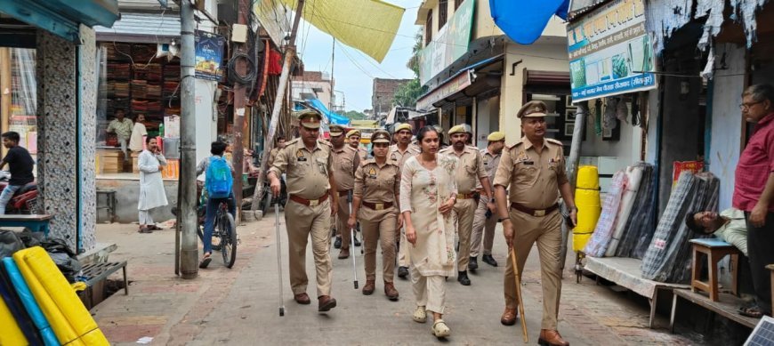 Sitapur : खैराबाद में एसडीएम और एसओ ने संयुक्त भ्रमण कर जांचा सुरक्षा इंतजाम, बरेली बवाल के बाद शांति की अपील