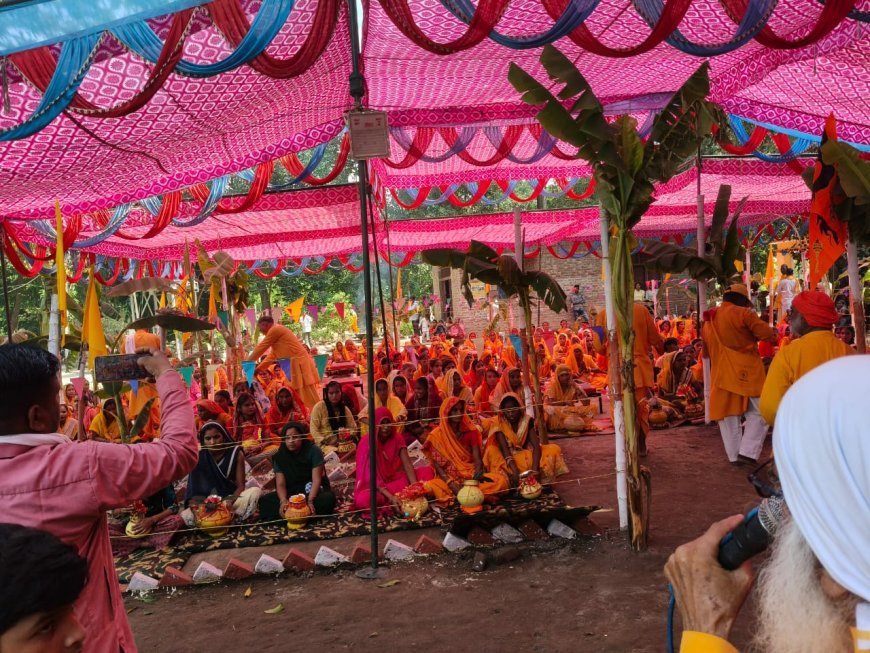 Pilibhit : नौ कुण्डीय शक्ति संवर्धन गायत्री महायज्ञ का कलश यात्रा के साथ शुभारंभ