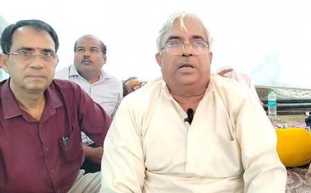 Sambhal : कंपनी बाग में शिक्षकों का आंदोलन जारी, त्यौहार न मनाने का किया ऐलान