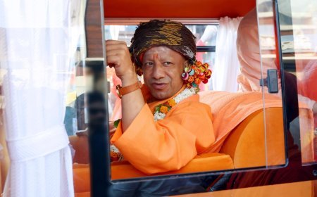 Gorakhpur : आस्था-उल्लास के लहरों पर सवार हो निकली गोरक्षपीठाधीश्वर की विजय शोभायात्रा