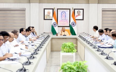 Lucknow : मलिन बस्तियों का कायाकल्प जरूरी, मूलभूत सुविधाओं का हो विस्तारः मुख्यमंत्री