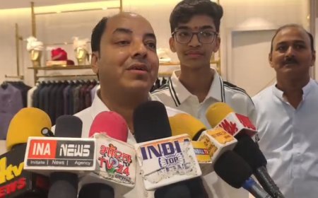 Ballia : CSIL के चेयरमैन/ B.S.P के इकलौते विधायक उमाशंकर सिंह के भाई रमेश सिंह ने फीता काटकर शोरूम का किया उद्घाटन