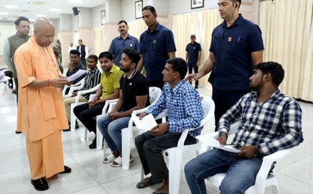 Lucknow: जनता दर्शन- हर चेहरे पर खुशी और संतुष्टि ही सरकार की प्राथमिकता: सीएम योगी