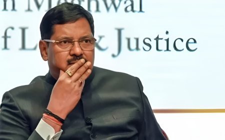 सुप्रीम कोर्ट में CJI बीआर गवई पर जूता फेंकने का प्रयास- अधिवक्ता राकेश किशोर को बार काउंसिल ने तत्काल निलंबित किया