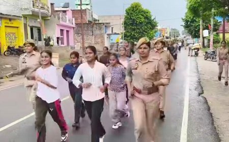 Hardoi: मैराथन में सीबीजी इंटर कॉलेज की बालिकाओं ने दौड़ मे दिखाया दम।