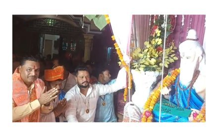 Sambhal : सम्भल में महर्षि वाल्मीकि प्रकटोत्सव पर भव्य शोभायात्रा, वाल्मीकि समाज ने योगी सरकार के फैसलों पर जताया आभार