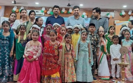 Hardoi: स्व. हरि बहादुर श्रीवास्तव की स्मृति में हुआ कवि सम्मेलन - जिलाधिकारी ने किया दीप प्रज्ज्वलन, विजेताओं को मिला सम्मान।