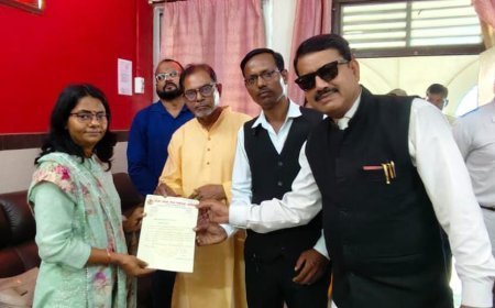 Sitapur : लहरपुर में रेलवे स्टेशन बनाने की मांग को लेकर पूर्वोत्तर रेलवे एडीआरएम को सौंपा ज्ञापन