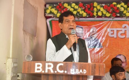 Lucknow : मुहम्मदाबाद में जीएसटी बचत उत्सव: आत्मनिर्भर भारत के लिए स्वदेशी अपनाने की अपील