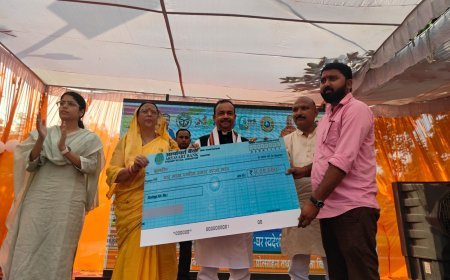 Hardoi : हरदोई में यूपी ट्रेड शो स्वदेशी मेला का उद्घाटन, सीएम युवा के लाभार्थियों को डमी चेक और विश्वकर्मा श्रम सम्मान योजना के लाभार्थियों को टूलकिट दिए