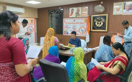 Lucknow: जनशिकायतों के निस्तारण में देवीपाटन मंडल अव्वल, मीरजापुर मंडल ने हासिल किया दूसरा स्थान।   